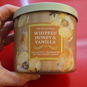 Bath & Body Works Whipped Honey & Vanilla Candle - Cream and Brown